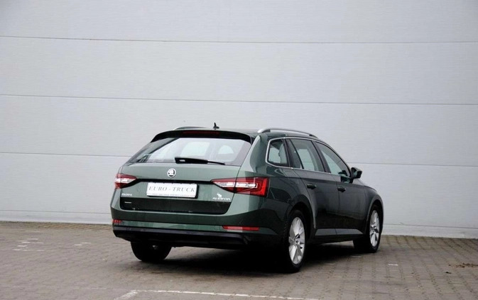 Skoda Superb cena 95900 przebieg: 130000, rok produkcji 2019 z Trzemeszno małe 172